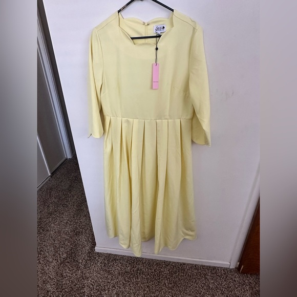 Elegant Yellow dress perfect for Easter - Picture 1 of 4